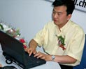 张泽群在认真回答网友提问